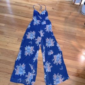 LULU’S Blue Floral Jumpsuit 💙